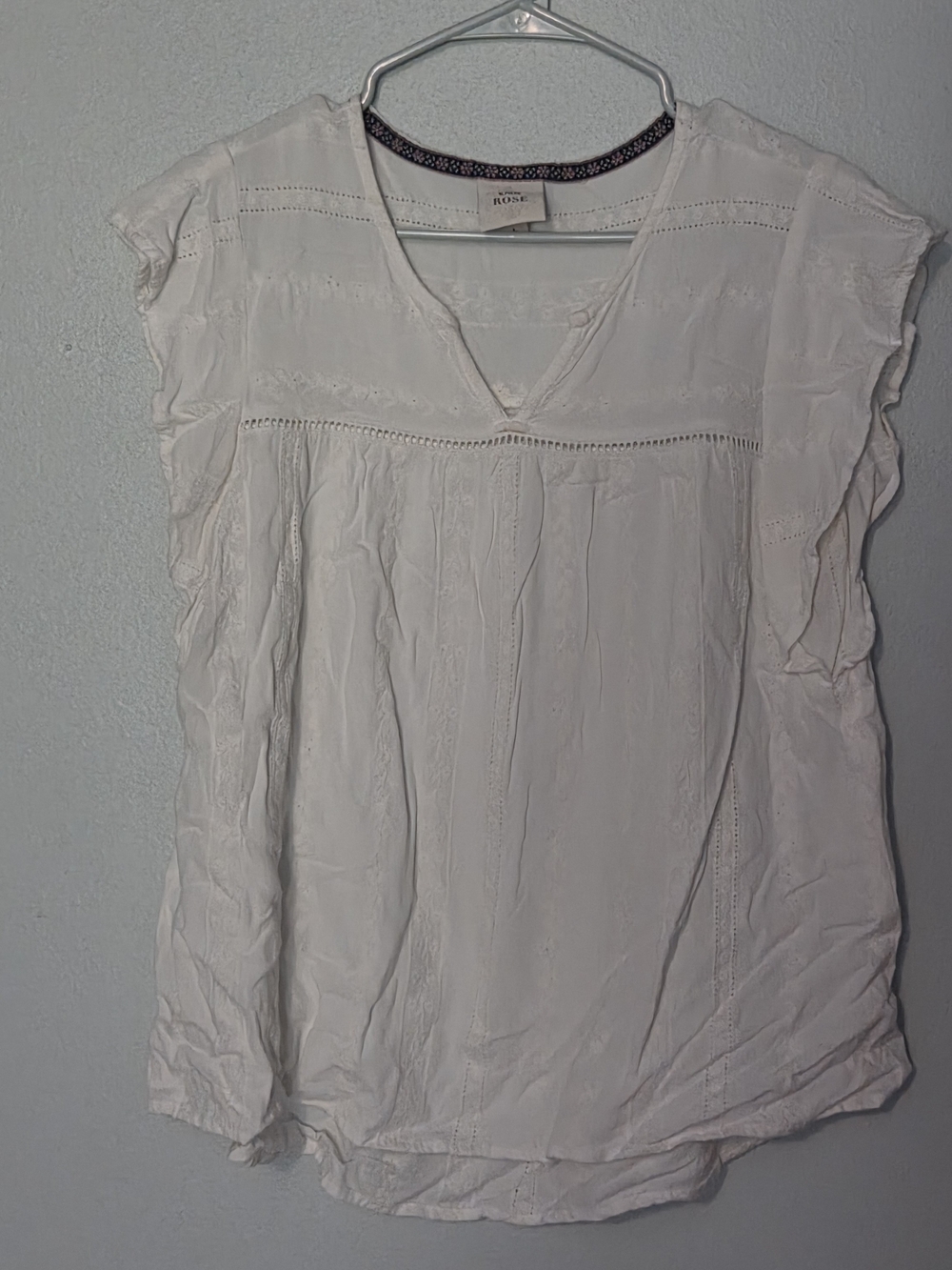 Knox Rose White Eyelet V-Neck Ruffled Sleeve Blouse